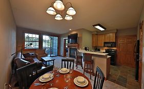 Kicking Horse Lodges 3-202